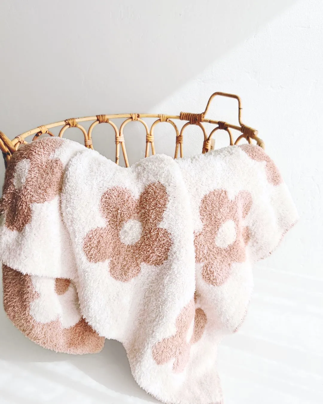 Daisy Fuzzy Blanket | Latte