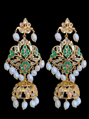 DER93 Lina earrings in fresh water pearls - green (SHIPS IN 4 WEEKS)